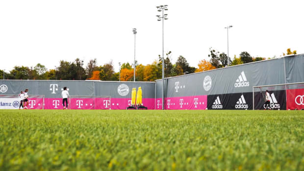 Lewandowski and Sane practice free-kicks in training
